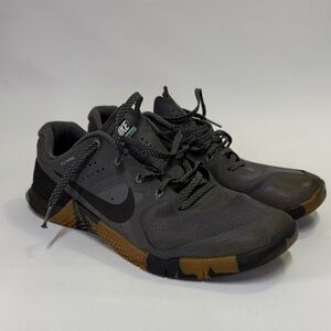 Nike Men's Gray and Black Athletic Shoes